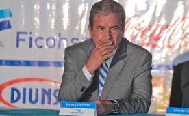 Jorge Luis Pinto cuando fue presentado como nuevo timonel de la selección de Honduras.