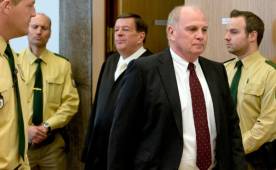 El presidente del FC Bayern, Uli Hoeness en la fiscalía de Múnich. (Foto: AFP)