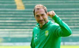 El entrenador uruguayo les otorgó el bicampeonato a los Esmeraldas, al alzar el título del Apertura 2013 y Clausura 2014.