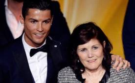 Doña Dolores Aveiro tiene 61 años y vive con Cristiano en la capital española.