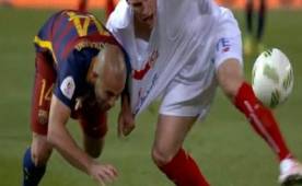 Mascherano siendo último hombre sujetó a Kevin Gameiro lo que le costó la tarjeta roja.