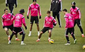 Gareth Bale durante el entrenamiento este martes con el resto de sus compañeros.