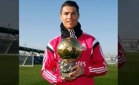 Cristiano compartió el Balón de Oro con sus compañeros y este jueves lo hará con la afición del Real Madrid en el Bernabéu. Foto @realmadrid