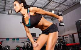 La función del tríceps es extender el antebrazo y fijar la articulación del codo.