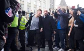 Jamie Vardy, una de las figuras del Leicester, a la llegada a un restaurante italiano para compartir. Fotos AFP.