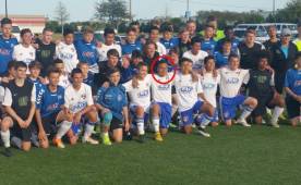 Jonathan Hernández con su equipo en los Estados Unidos; el FC Dallas.