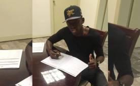 Alberth Elis en las instalaciones del Monterrey para los exámenes médicos. Foto tomada del Twitter del club @Rayados.