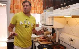 Carlos Prono en este reto nos mostró su arte culinario, además de hacer algunas confesiones.