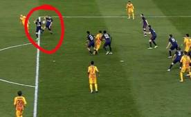 La mano de Gabi y la pelota están dentro del área.