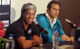 Ronaldinho ofreció el viernes una conferencia de prensa donde aclaró algunas noticias.