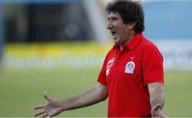 El argentino Héctor Vargas no ha podido dirigir los últimos dos partidos de Olimpia.