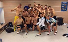 Esta es la foto del camerino que colgó en su cuenta de Twitter el atacante argentino Maxi Rodríguez. Foto @MR11ok