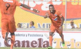 El mediocampista del Motagua, Reinieri Mayorquín está esperando un segundo hijo y por eso su festejo en el gol que anotó con Motagua. Foto: Wendell Escoto