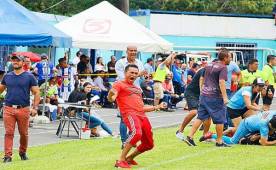 Walter Centeno festejó por todo lo alto su ascenso a primera división con el Municipal Grecia. (Foto: Everardoherrera.com)