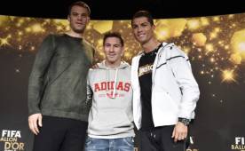 Manuel Neuer, Lionel Messi junto a Cristiano Ronaldo quien se deshizo en elogios. Foto AFP