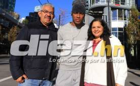 Deiby Flores ya está bien adaptado a Canadá. Aquí comparte con su gente.