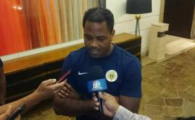 El entrenador de Curazao, Patrick Kluivert, el día previo al choque frente a El Salvador. Foto cortesía Edhdeportes.com.