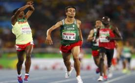 El atleta argelino Abdellatif Baka se llevó los elogios de todos los presentes en el Estadio Olímpico de Río de Janeiro. (EFE)