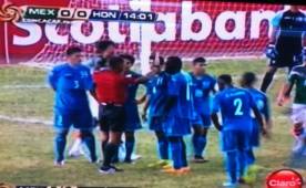 México se puso arriba al minuto 15 tras una penal de Kevin Álvarez que deja muchas dudas.