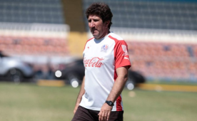 DT de Marathon Hector Vargas, ya que se ecuentra en la linia de los primeros lugares 2017.