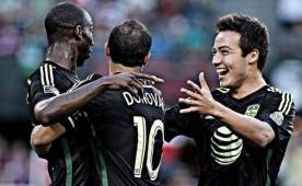 Donovan celebra con sus compañeros el tanto que le dio el triunfo a las Estrellas de la MLS ante Bayern Munich. Foto @MLS
