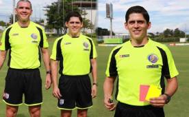 Warner Mora, izquierda, y Ricardo Montero, forman parte de la cuarteta que pitará el Honduras contra El Salvador de este martes. FOTO: FEDEFUTBOL