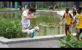 Belloni y Allan Martínez mostraron un gran control de balón. Foto youtube.com