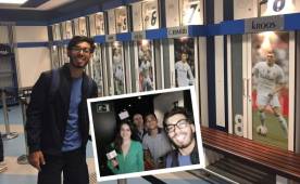 Erick Nassar en el camerino del Real Madrid. Él y su amigo Christian Sánchez fueron sorprendidos por las cámaras del Real Madrid TV.
