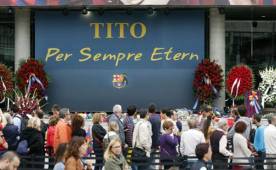 El ex técnico del Barcelona Vilanova está recibiendo un homenaje abierto en el Camp Nou.