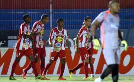 Eddie Hernández marcó el 2-0 y aquí lo celebra con sus compañeros. FOTO Esaú Ocampo