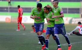 Santa Tecla se dio un festín ante la Universidad. (FOTO: EDHDeportes)