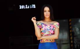 Sinea David tiene 20 añitos, es soltera y su voz enamora en la radio hondureña.