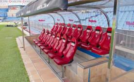 Desde el banquillo los entrenadores de fútbol intentan dirigir de la mejor forma a sus jugadores.