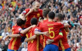 La celebración de los jugadores de España tras la victoria ante República Checa. Foto AFP.