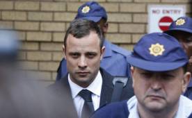 Pistorius mató a Steenkamp de cuatro disparos a través de la puerta del baño de su casa de Pretoria el 14 de febrero de 2013.
