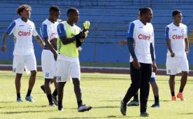 La Selección de Honduras afinó en el césped del estadio Olímpico su once para medirse este viernes a El Salvador en el Cuscatlán. Foto Delmer Martínez