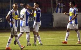 Fredixon Elvir con doblete tiene ganando al Victoria 2-1 sobre Real España en La Ceiba. Foto Javier Rosales