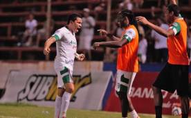 El mediocampista Rambo de León celebrando el tanto del triunfo.