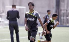 Carlos Pavón realizando trabajos de entrenamiento con Olimpia.