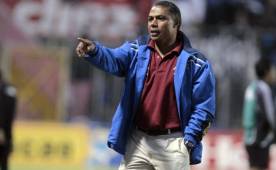 Clavasquín expresó que Eddie Hernández llegó puntual a los entrenos de reservas y con buena disposición, pero le pidió que resuelva el inconveniente con Diego Vázquez. Foto DIEZ