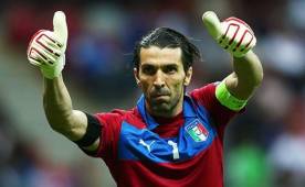 El arquero italiano quedría en la historia del fútbol al ser el único jugador en disputar seis mundiales.