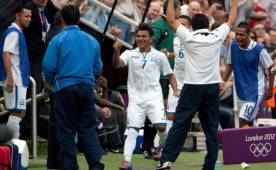 El jugador hondureño Mario Martínez celebra el gol anotado frente a Brasil que ponía a ganar a la Bicolor en Londres 2012. Foto Delmer Martínez