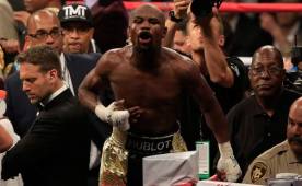 Mayweather reveló que tiene planeado pelear en septiembre y luego retirarse, se quiere despedir invicto. Foto AFP