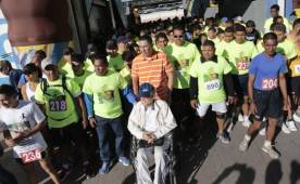 Chelato Uclés las pasó muy bien rodeado de la gente que lo quiere.