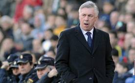 Carlo Ancelotti sufrió en el área técnica del Real Madrid en el estadio Nuevo Arcángel. (AFP)