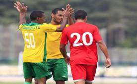El mediocampista hondureño Alexander López celebra el tanto anotado en el debut de la Liga de Arabia Saudita, pero su equipo perdió 3-1 este día. Foto cortesía