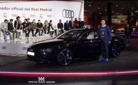 Keylor Navas lució bastante contento posando con su nuevo ejemplar de Audi.