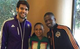 Boniek García y su esposa posan junto a la ex estrella del Milan de Italia y nuevo jugador del Orlando City 'Kaká'.