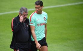 Fernando Santos defendió este sábado a su capitán Cristiano Ronaldo. Foto AFP.