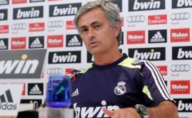 José Mourinho tiene contrato vigente con el Chelsea y marcha en primer lugar.